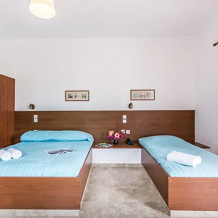 Angela 2* Skyros